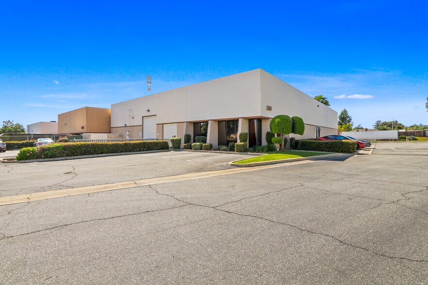 298 Bonita Ave, Pomona, CA à vendre - Photo de l’immeuble – Image 3 sur 7