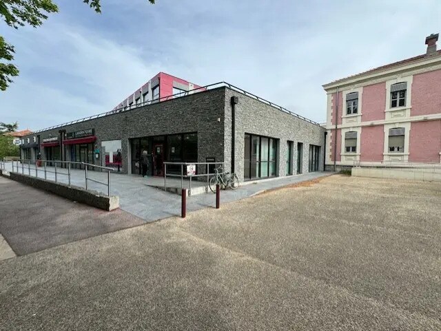 Plus de détails pour Local commercial à louer