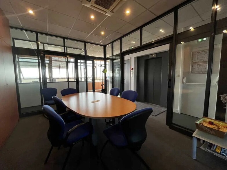 Bureau dans Bordeaux à louer - Photo de l’immeuble – Image 2 sur 10