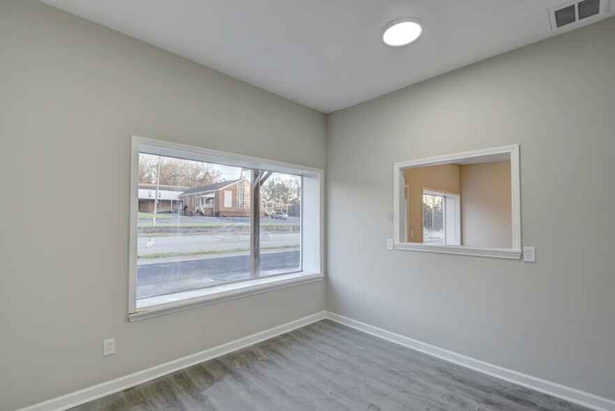 2901 N Meridian St, Huntsville, AL à louer - Photo intérieure – Image 2 sur 12