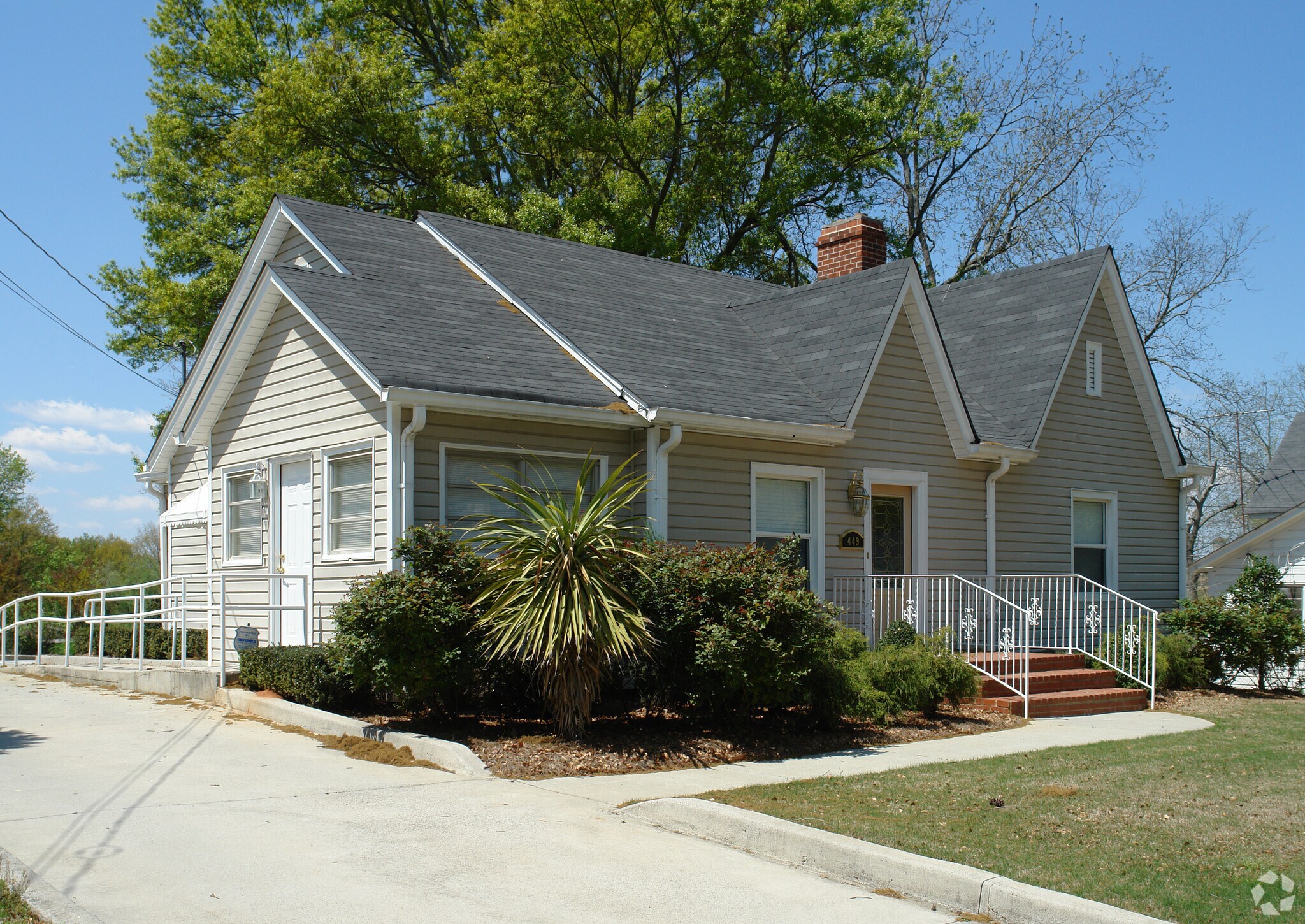449 S Hill St, Buford, GA à vendre Photo principale– Image 1 sur 54