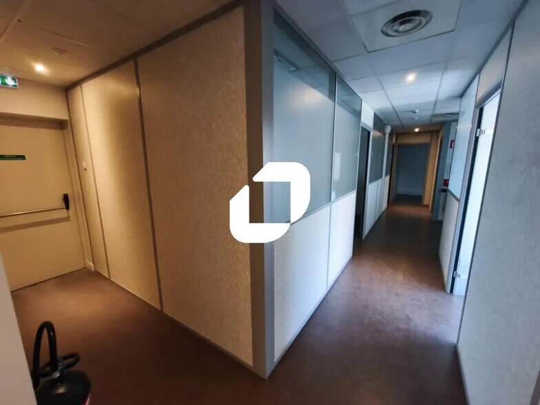 Bureau dans Villiers-sur-Marne à louer - Photo de l’immeuble – Image 2 sur 6