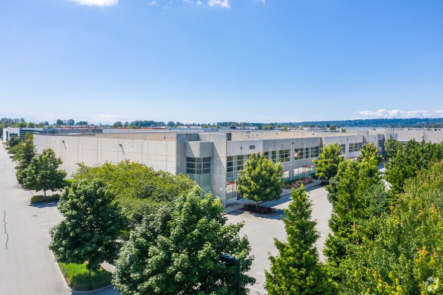 8131 Wiggins St, Burnaby, BC à louer - Photo de l’immeuble – Image 3 sur 4