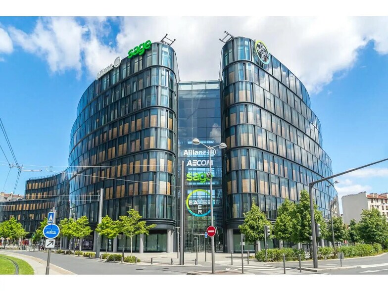 Bureau dans La Garenne-Colombes à louer - Photo de l’immeuble – Image 1 sur 12