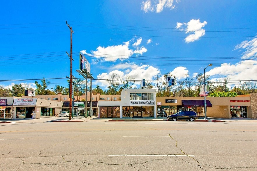 22520-22522 Ventura Blvd, Woodland Hills, CA à louer - Photo principale – Image 1 sur 54