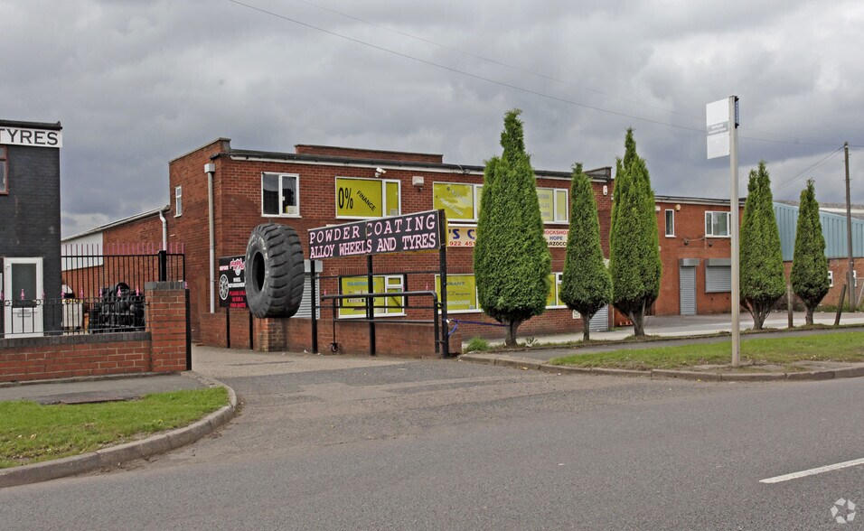 Northgate, Aldridge à louer - Photo de l’immeuble – Image 1 sur 4