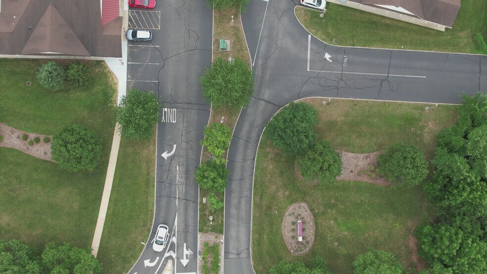 390 Amwell Rd, Hillsborough, NJ à louer - Vidéo sur l’annonce professionnelle – Image 2 sur 13