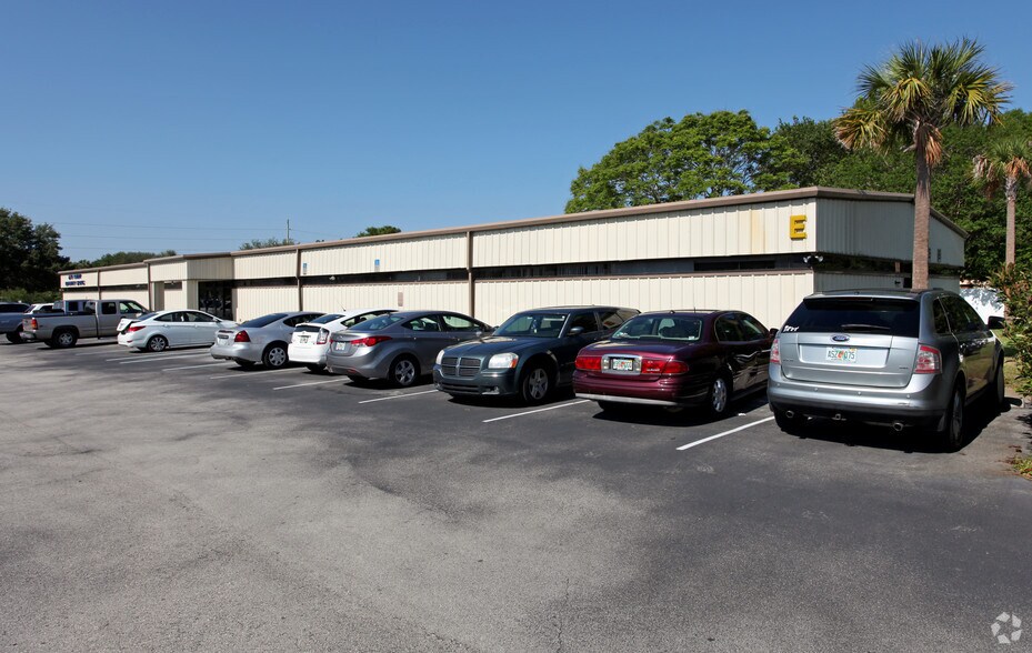 1300 S Duncan Dr, Tavares, FL à vendre - Photo principale – Image 1 sur 2