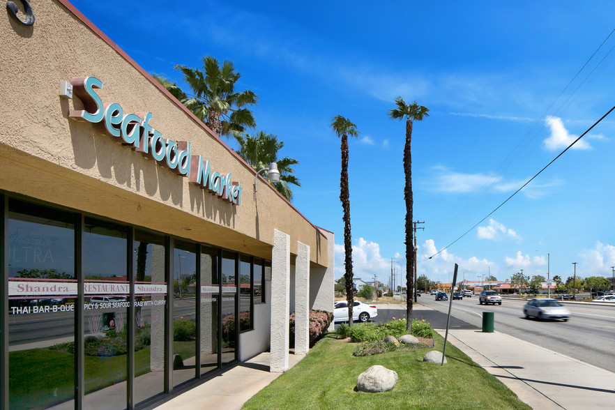 2501-2505 E Palmdale Blvd, Palmdale, CA à louer - Photo de l’immeuble – Image 2 sur 8