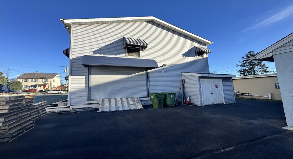13 Coral St, Edison, NJ à louer - Photo de l’immeuble – Image 3 sur 9