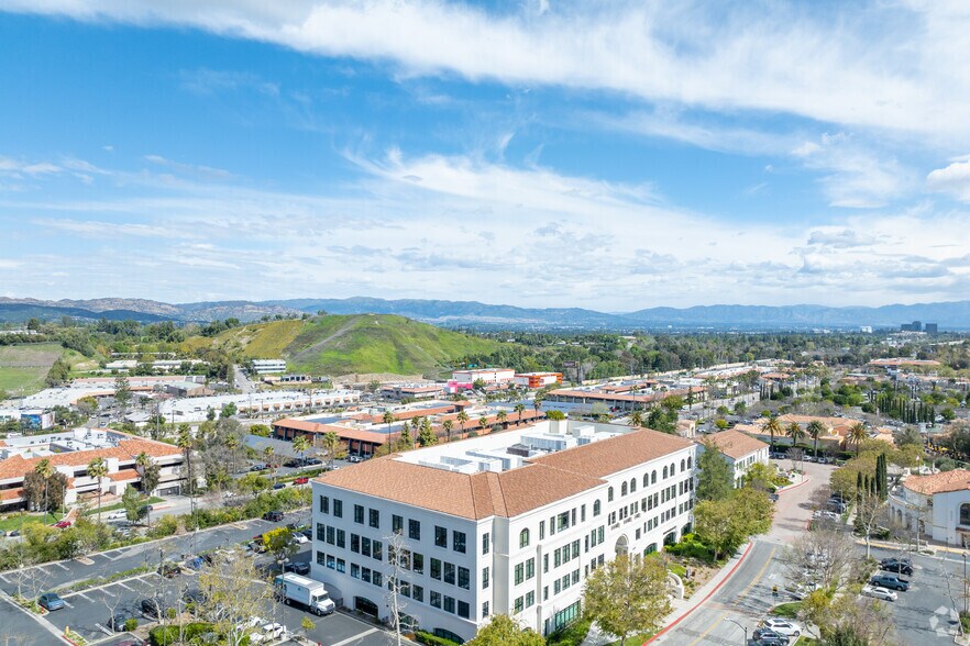 24025 Park Sorrento, Calabasas, CA à louer - Photo de l’immeuble – Image 2 sur 8