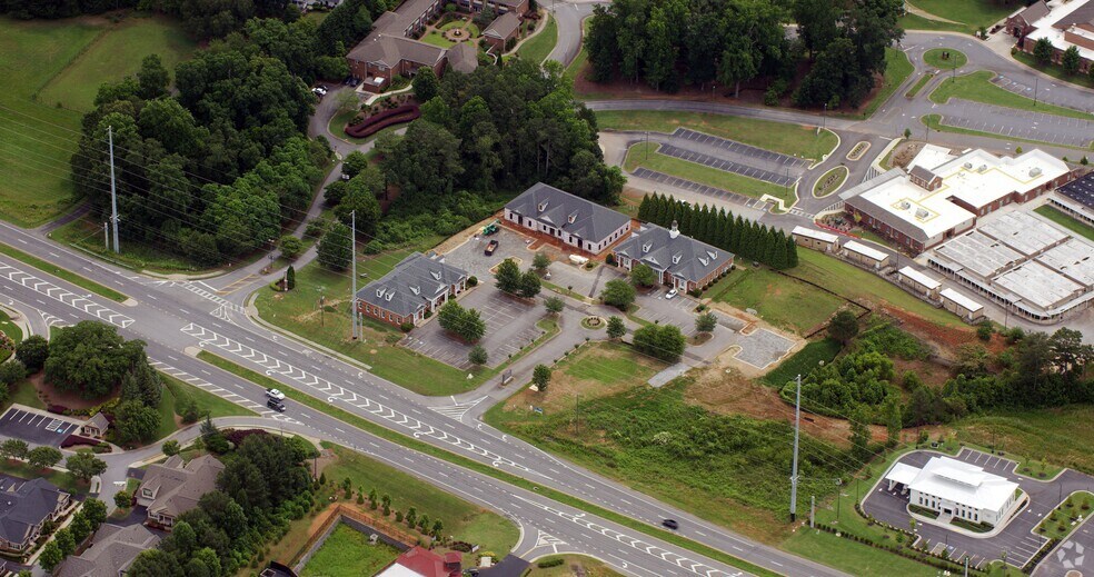 979 Peachtree Pky, Cumming, GA à louer - Photo principale – Image 1 sur 4