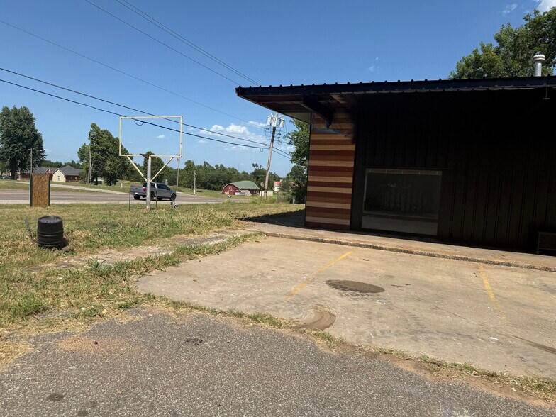 18718 NE 23rd St, Harrah, OK à louer - Photo de l’immeuble – Image 2 sur 9