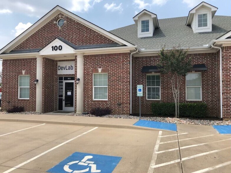 4100 Fairway Dr, Carrollton, TX à louer - Photo principale – Image 1 sur 7