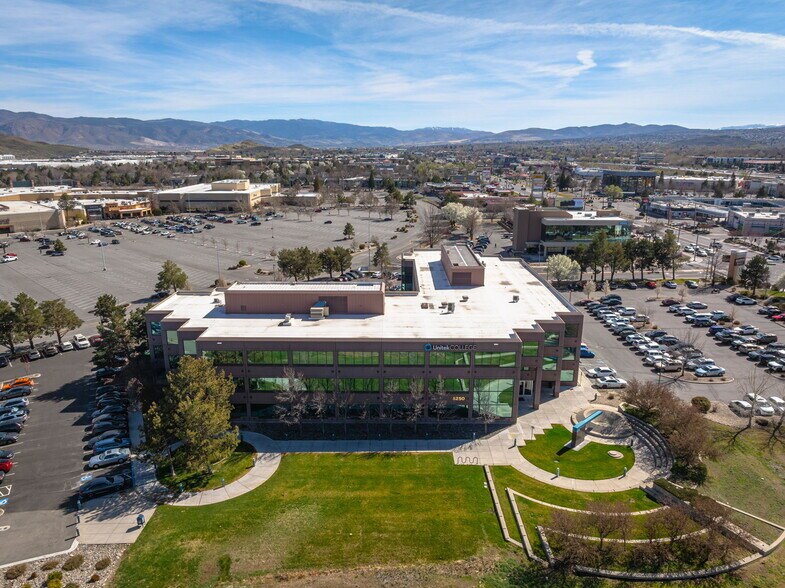 5250 S Virginia St, Reno, NV à louer - Photo principale – Image 1 sur 6