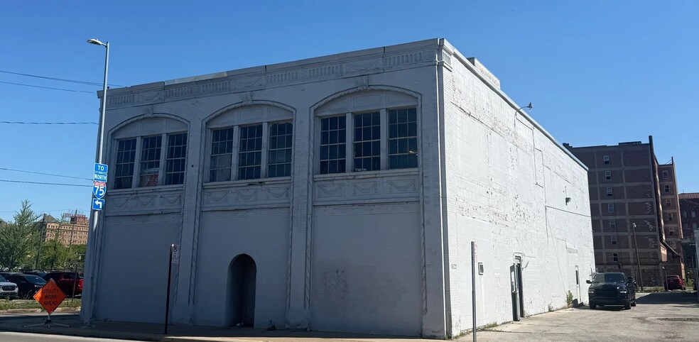 1112 Monroe St, Toledo, OH à louer - Photo principale – Image 1 sur 8