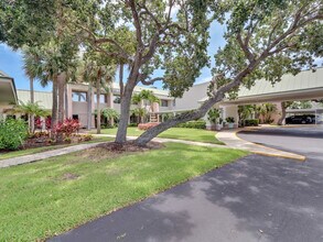 2300 5th Ave, Vero Beach, FL à louer Photo de l’immeuble– Image 2 sur 8