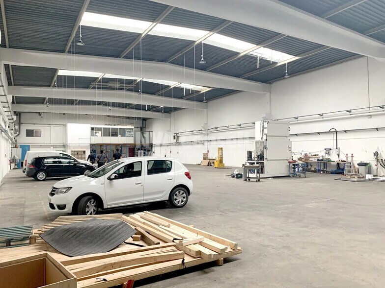 Local d’activités dans SAINT-OUEN-L'AUMONE à louer - Photo de l’immeuble – Image 3 sur 12
