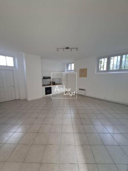 Bureau dans Varennes-sur-Seine à vendre - Photo intérieure – Image 2 sur 3