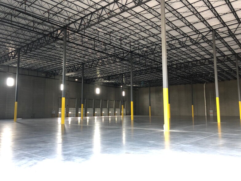 999 E Edgar Rd, Linden, NJ à louer - Photo de l’immeuble – Image 3 sur 5