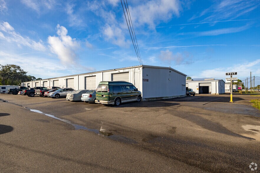 7715-7723 Ellis Rd, West Melbourne, FL à louer - Photo de l’immeuble – Image 2 sur 13