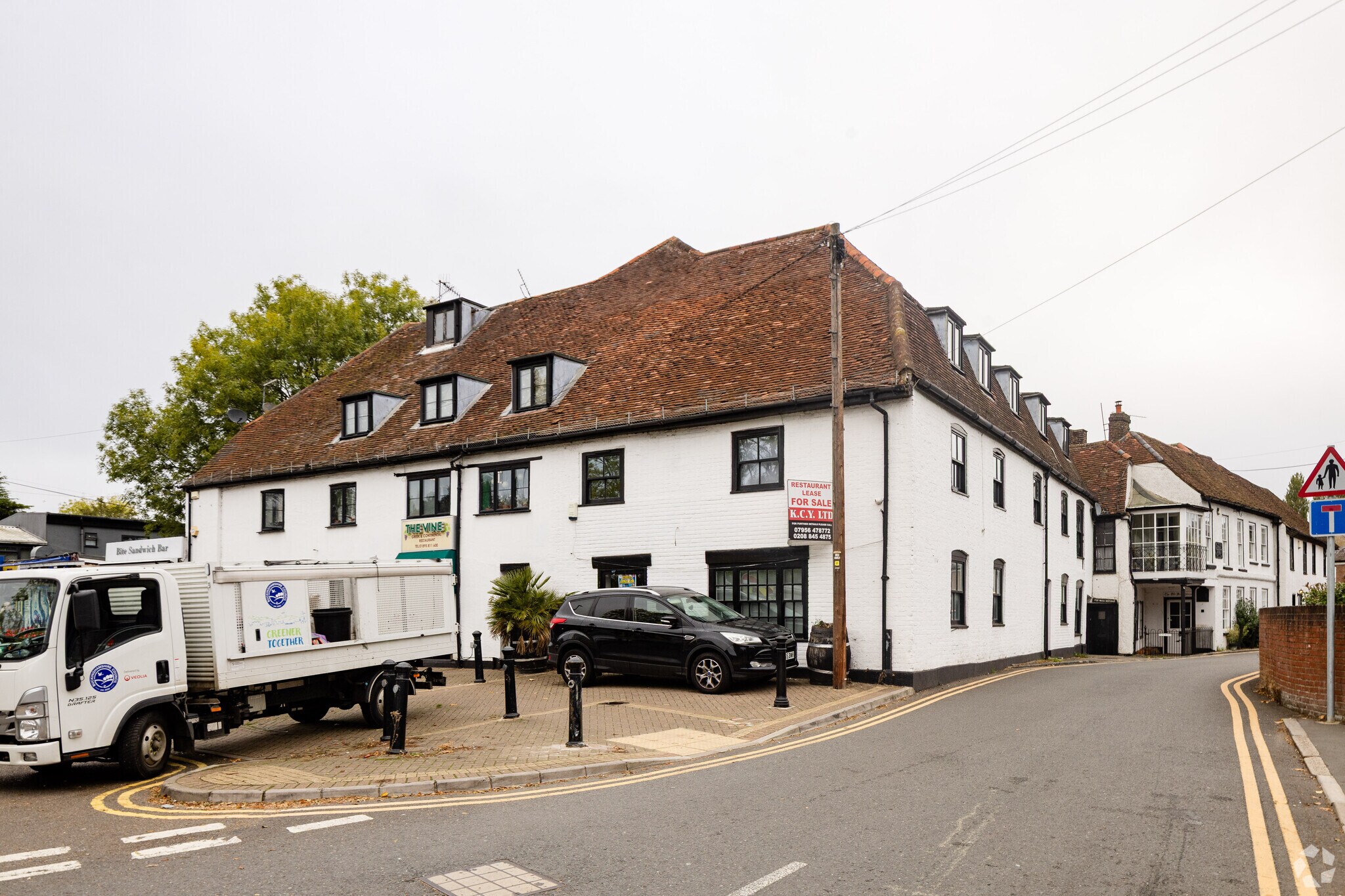 12 Oxford Rd, Uxbridge à louer Photo principale– Image 1 sur 13