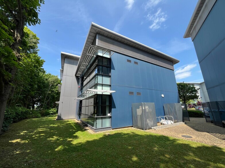 Whittle Way, Stevenage à vendre - Photo de l’immeuble – Image 2 sur 11