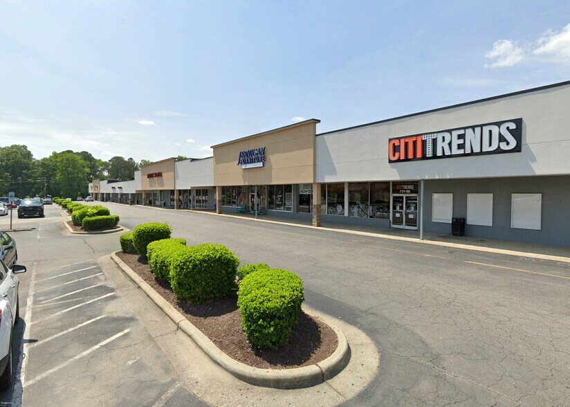 721-729 N Brightleaf Blvd, Smithfield, NC à louer - Photo de l’immeuble – Image 2 sur 5
