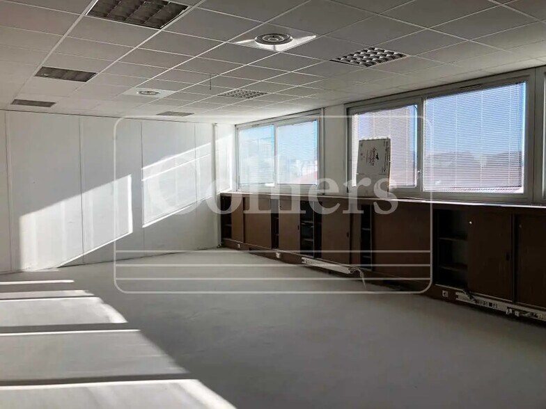 Bureau dans Marseille à louer - Photo de l’immeuble – Image 3 sur 5