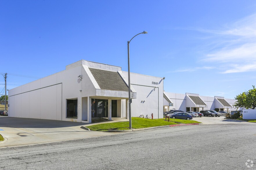23510 Telo Ave, Torrance, CA à louer - Photo de l’immeuble – Image 3 sur 5