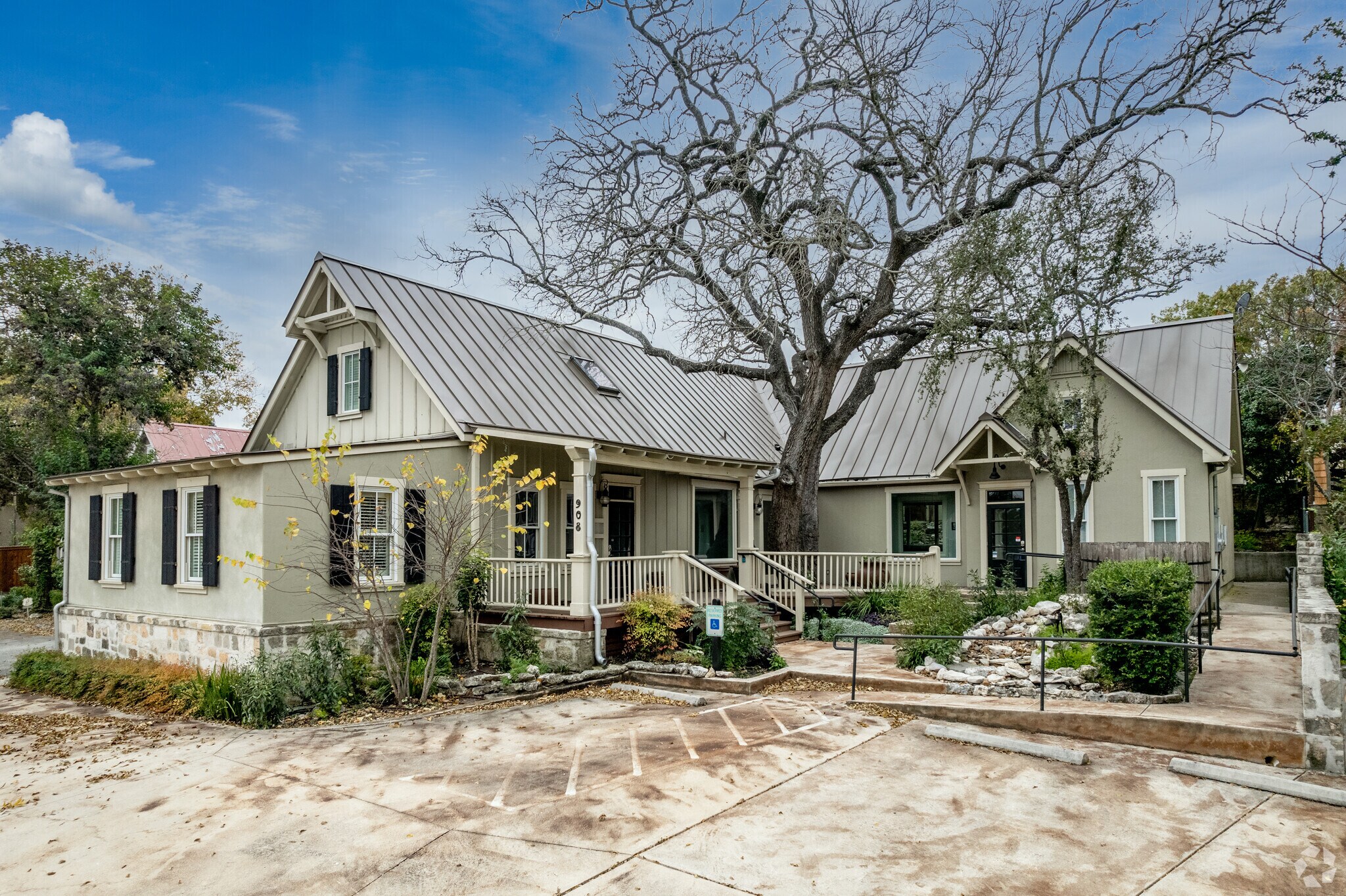 908 S Main St, Boerne, TX à louer Photo principale– Image 1 sur 13