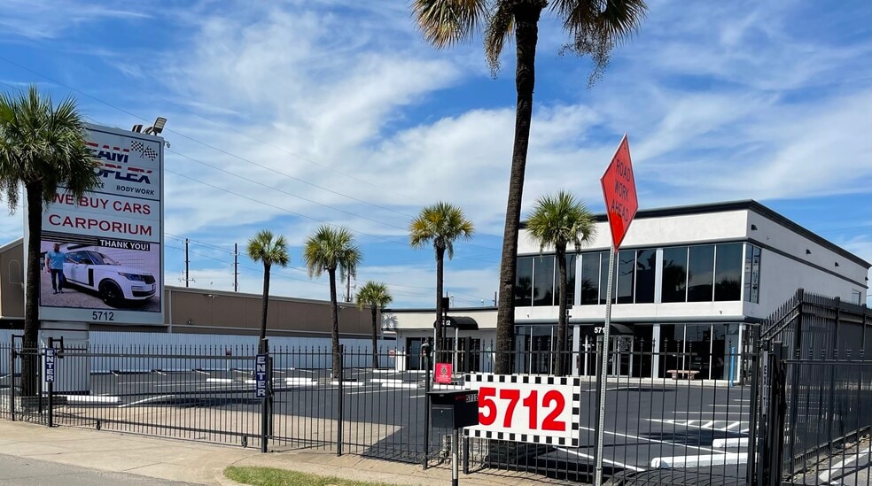 5712 Southwest Fwy, Houston, TX à louer - Photo de l’immeuble – Image 3 sur 12