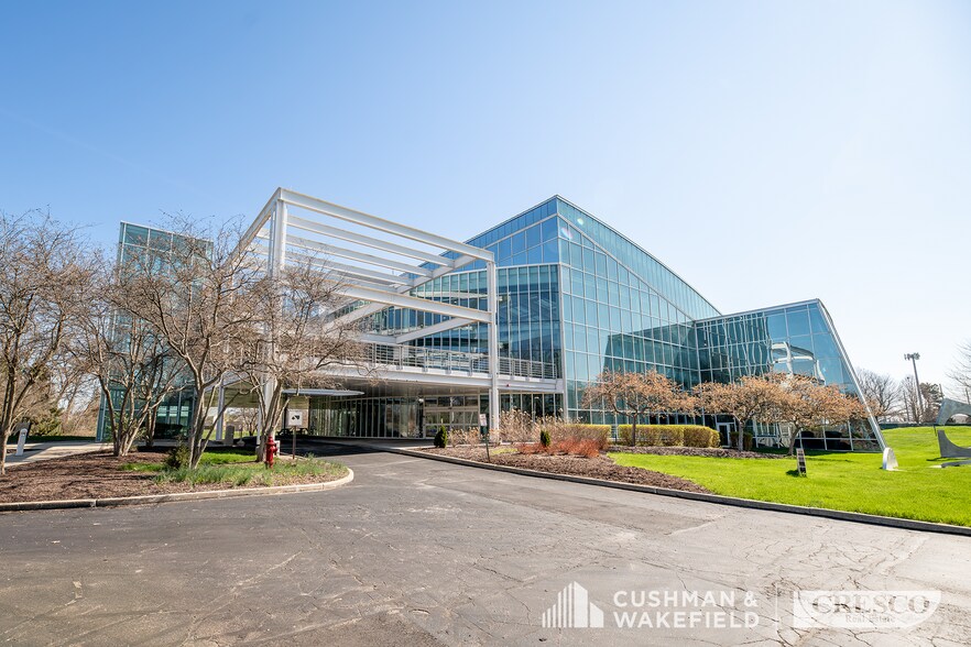 22800 Cedar Point Rd, Cleveland, OH à louer - Photo de l’immeuble – Image 1 sur 10