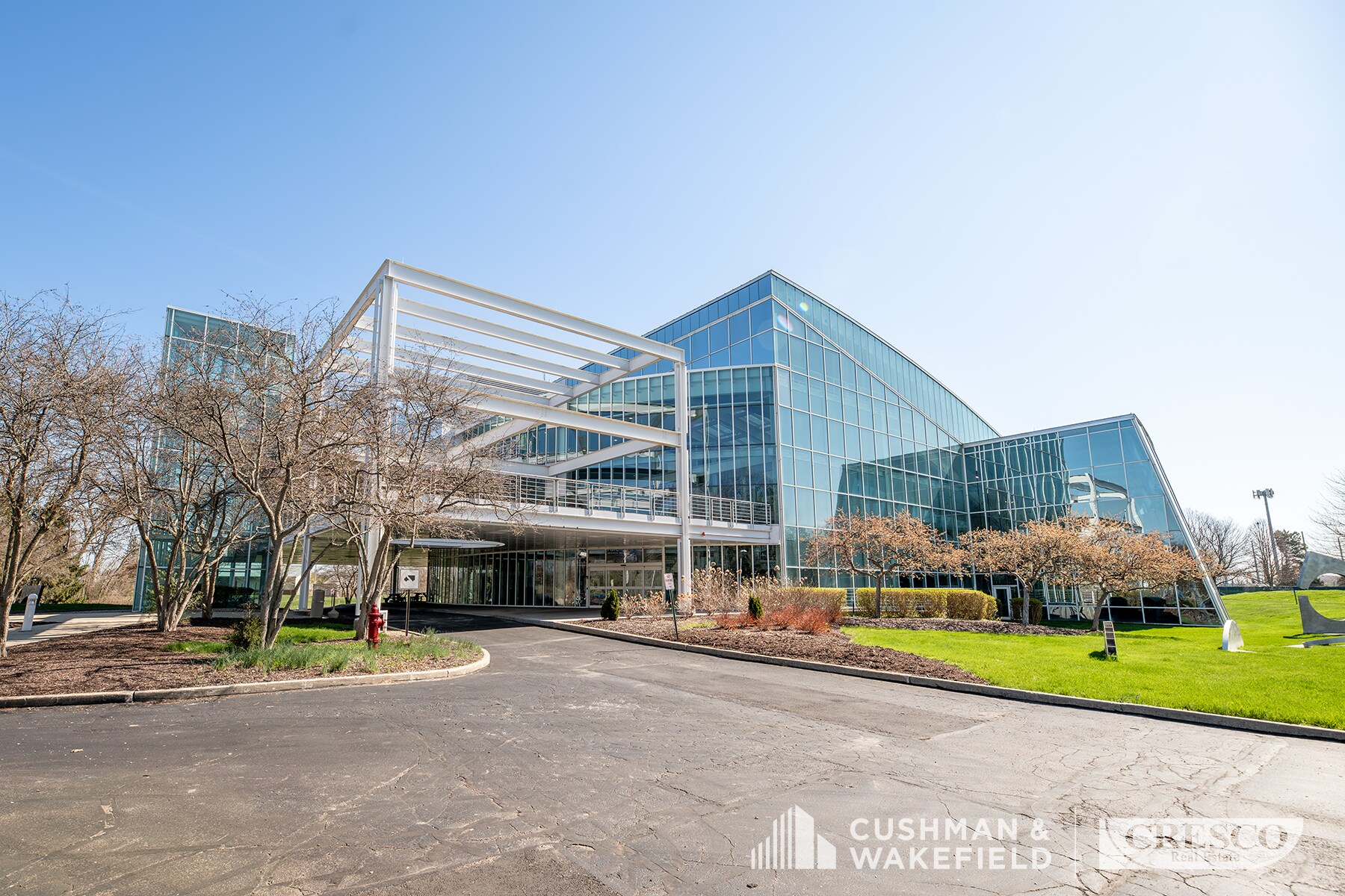 22800 Cedar Point Rd, Cleveland, OH à louer Photo de l’immeuble– Image 1 sur 11