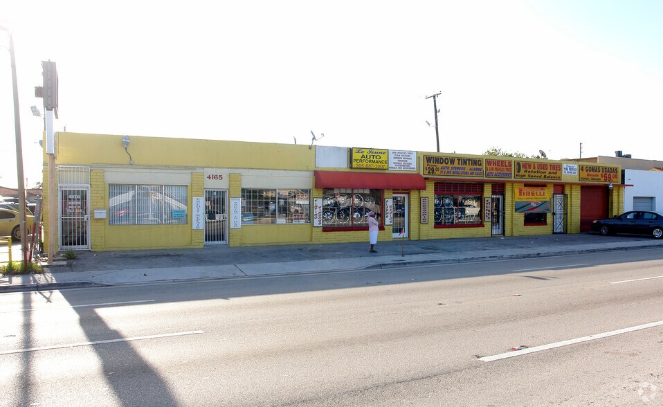 4135-4175 E 8th Ave, Hialeah, FL à louer - Photo de l’immeuble – Image 3 sur 4