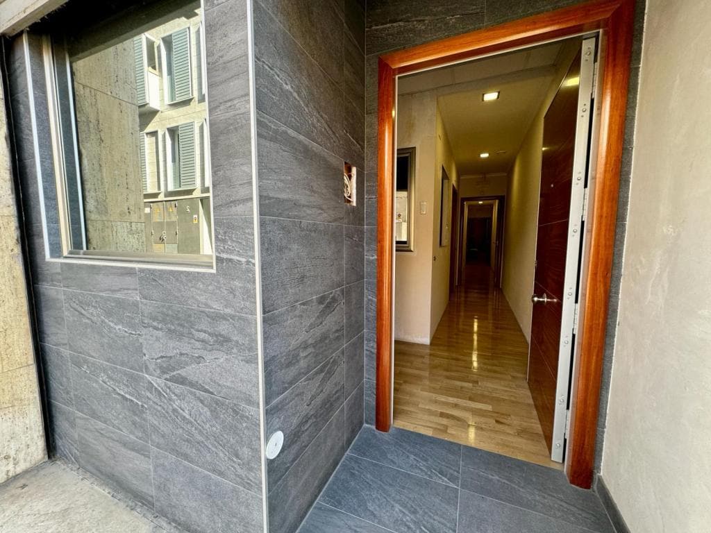 Montcada i Reixac, BAR 08110 - Lot 1 - - Photo intérieure - Image 1 of 11