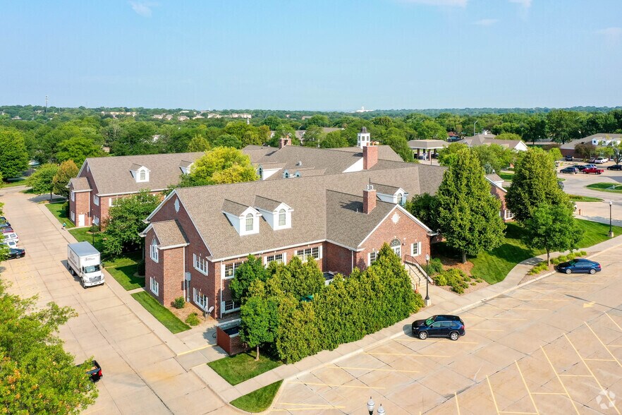 3401 Village Dr, Lincoln, NE à louer - Photo de l’immeuble – Image 2 sur 7