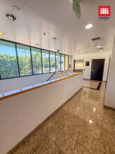 16952 Ventura Blvd, Encino, CA à louer Photo intérieure– Image 2 sur 12