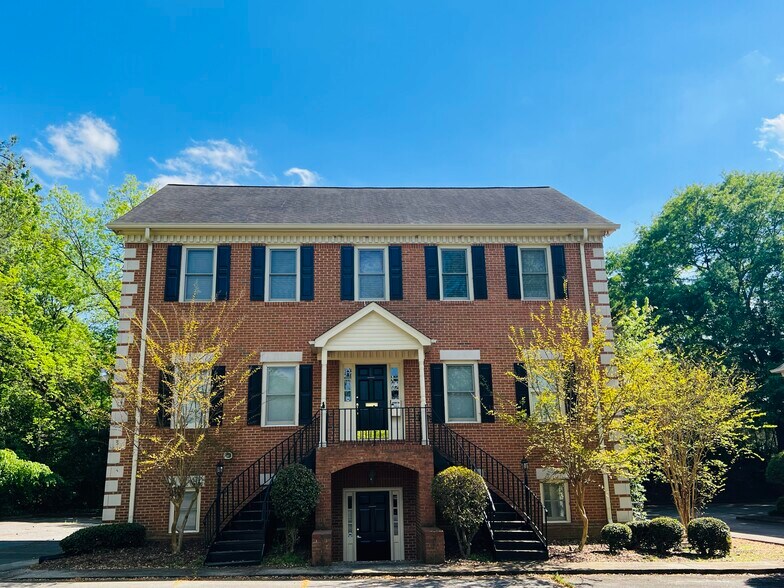 575 Colonial Park Dr, Roswell, GA à louer - Photo de l’immeuble – Image 3 sur 28