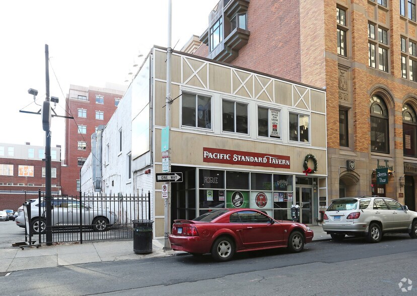 212 Crown St, New Haven, CT à louer - Photo de l’immeuble – Image 1 sur 11