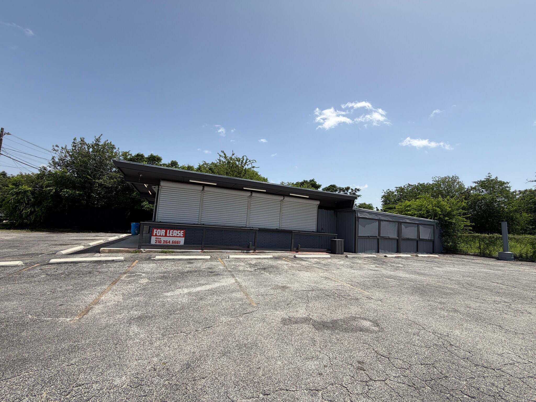 1701 E Houston St, San Antonio, TX à louer Photo de l’immeuble– Image 1 sur 13