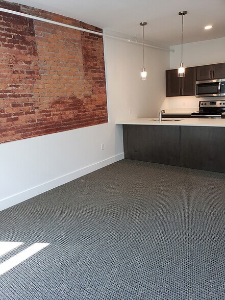 8 N Main St, Saint Albans, VT à vendre - Photo de l’immeuble – Image 2 sur 14
