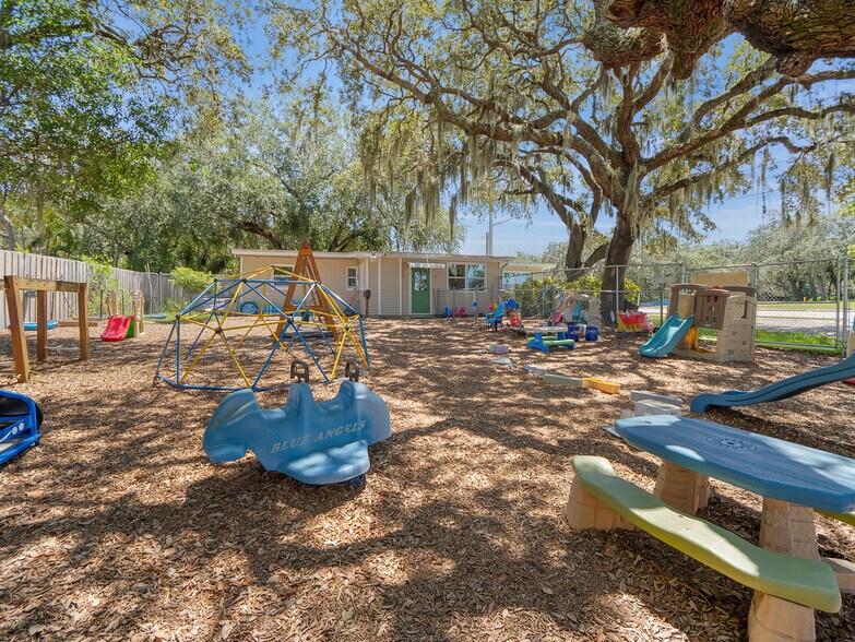 10 N Hilltop Dr, Titusville, FL à vendre - Photo de l’immeuble – Image 3 sur 26
