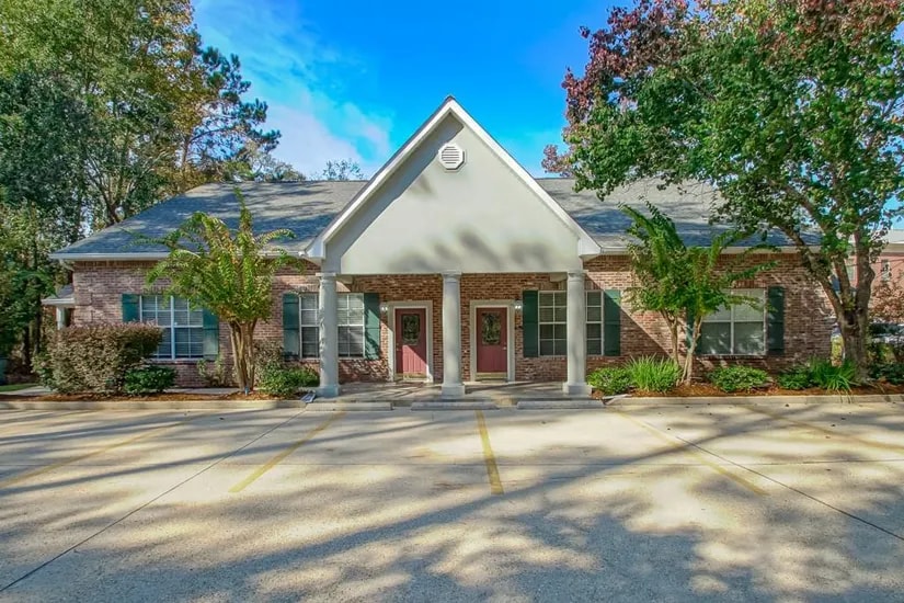 1330 Park Dr, Mandeville, LA à vendre Photo principale– Image 1 sur 11