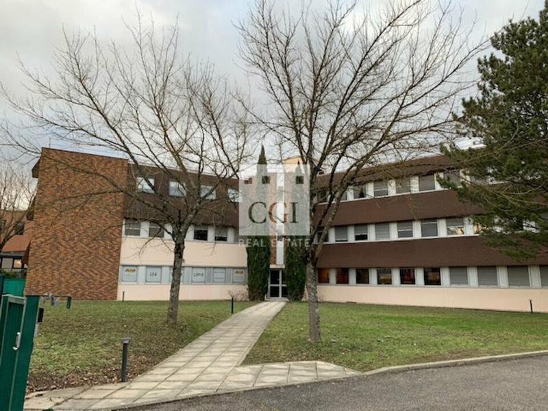 7 Rue Maryse Bastié, Bron à louer Photo de l’immeuble– Image 1 sur 5