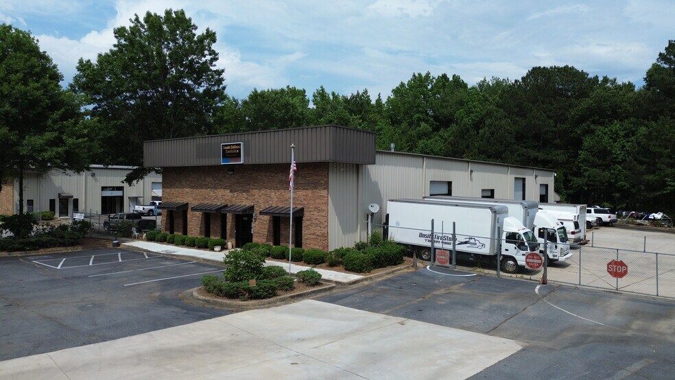 545 Marksmen Ct, Fayetteville, GA à vendre - Photo de l’immeuble – Image 2 sur 6