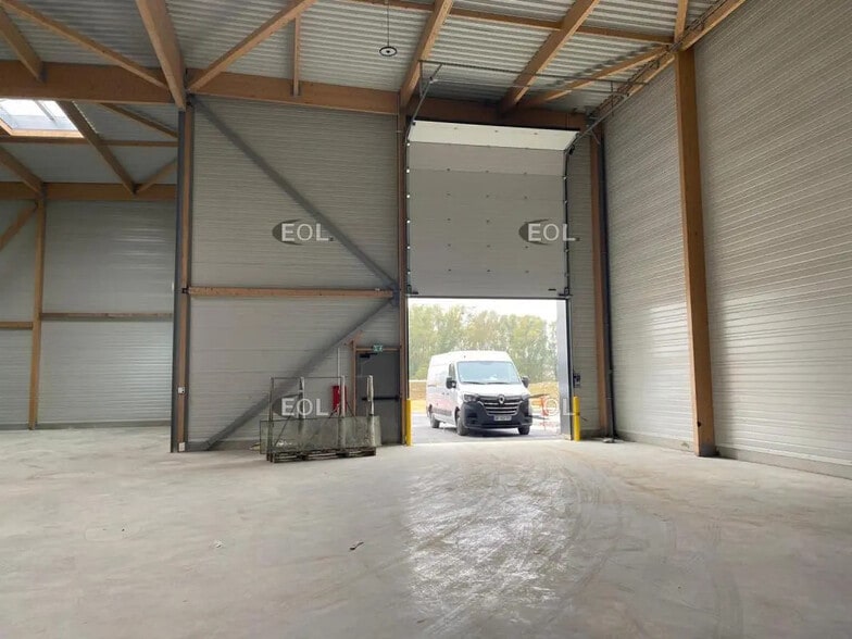 Local d’activités dans Courtry à louer - Photo de l’immeuble – Image 3 sur 4