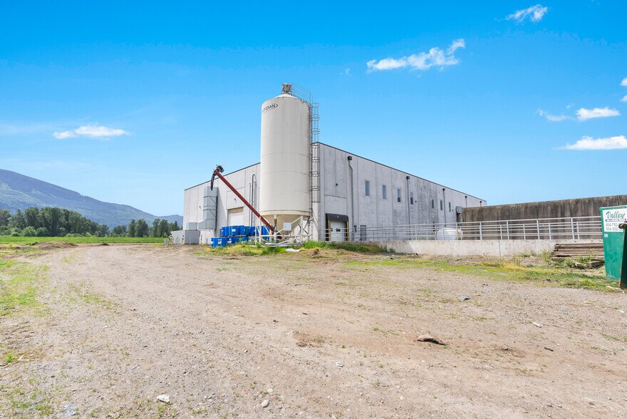 42238 Sinclair Rd, Chilliwack, BC à vendre - Photo de l’immeuble – Image 2 sur 45