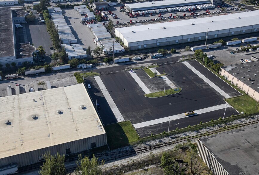 3523 NW 116th St, Miami, FL à louer - Photo de l’immeuble – Image 3 sur 3
