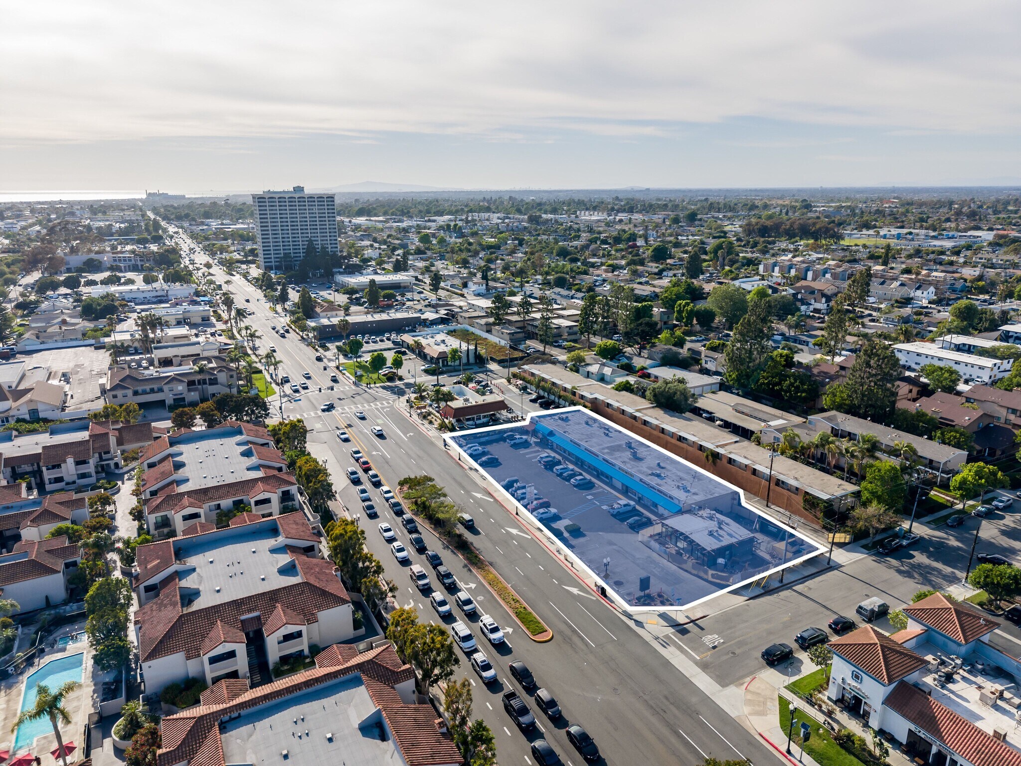 570-590 W 19th St, Costa Mesa, CA à vendre Photo principale– Image 1 sur 17